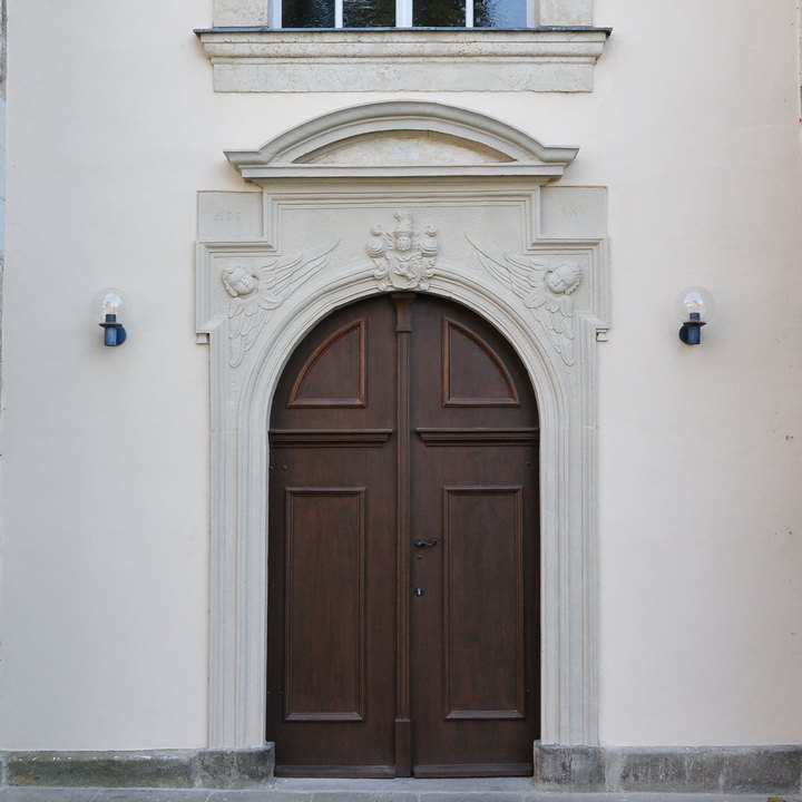 Portal an der Schlosskirche Dresden-Lockwitz