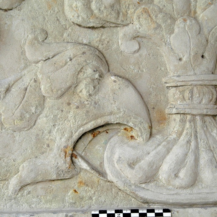 Detail eines Reliefs, Kleiner Runderker, Schloss Hartenfels, Torgau, Sachsen, Zustand nach der Konservierung/Restaurierung und vor der Farbfassung, 2014.