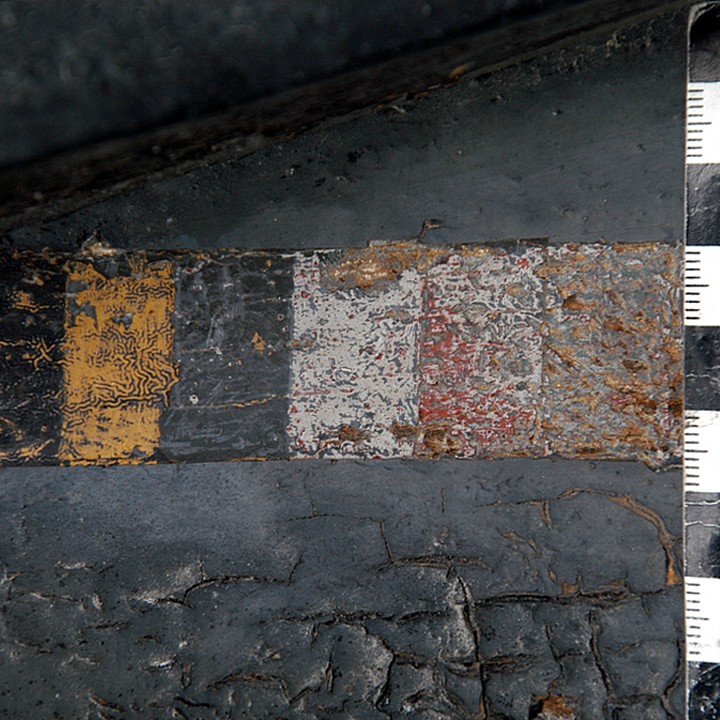 Farbschnitt am Holztor des Portals „F29“, ARGE Dömling + Wardak GbR, Festung Königstein, Torhaus/Westbebauung, Sachsen, Endzustand, 2014.